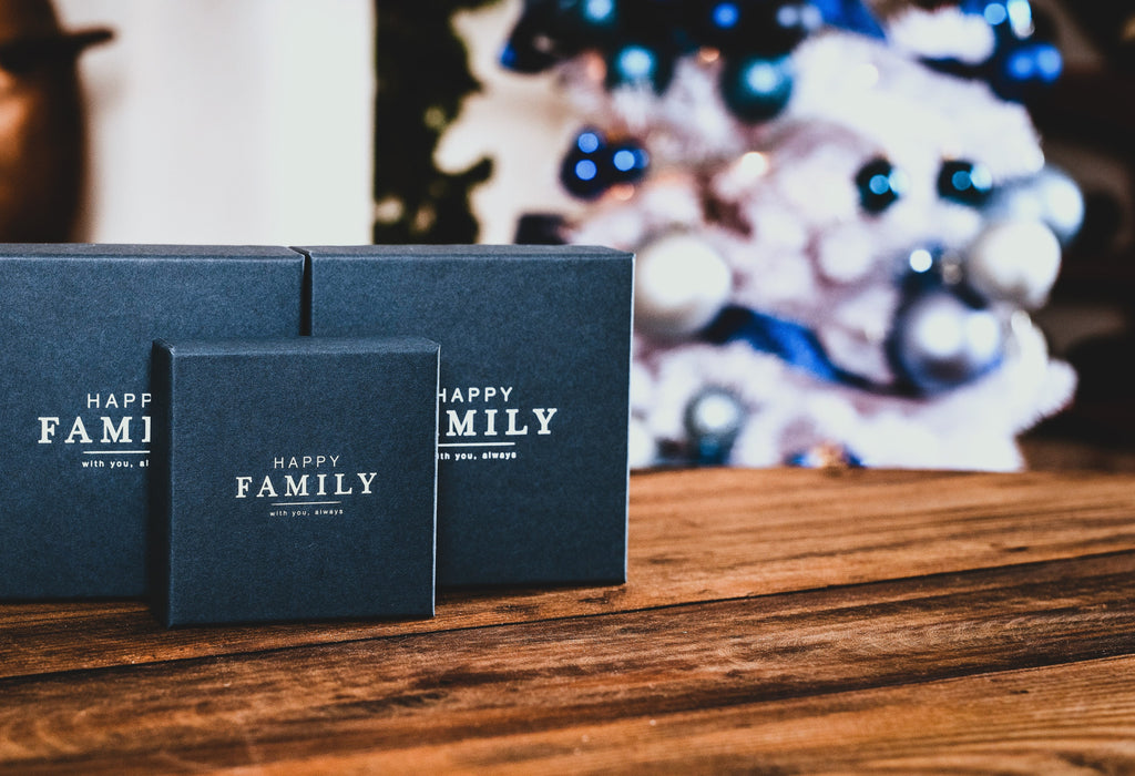 Happy Family_ Un gioiello personalizzato per la Famiglia: un regalo di Natale unico e significativo